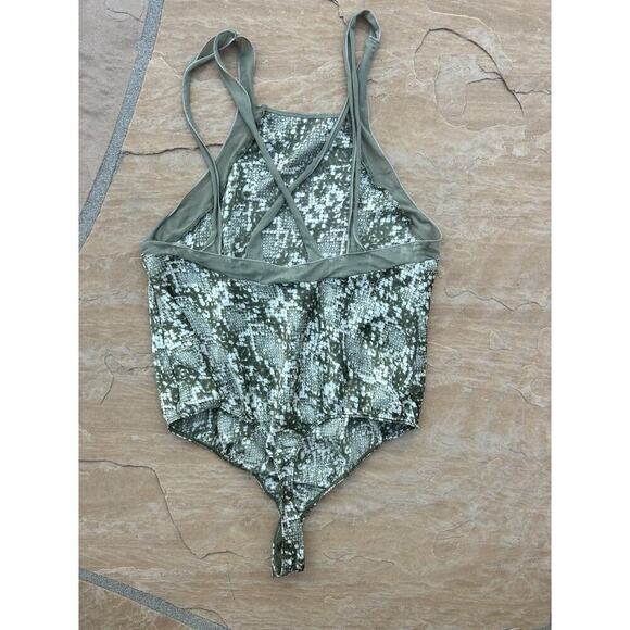 Free People Intimately Sz S Moss Green Nights Out Snakeskin Print Bodysuit - Picture 5 of 6